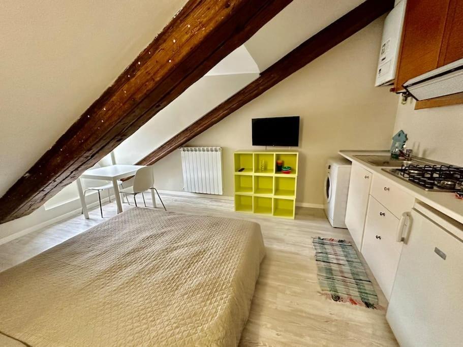Piccolo Loft Sui Tetti Di Torino